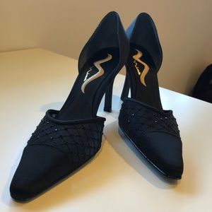 NINA Black Pointed Heel